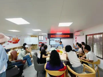 翠岭社区开设AI微短剧创作班，助力居民跨越“数字鸿沟”