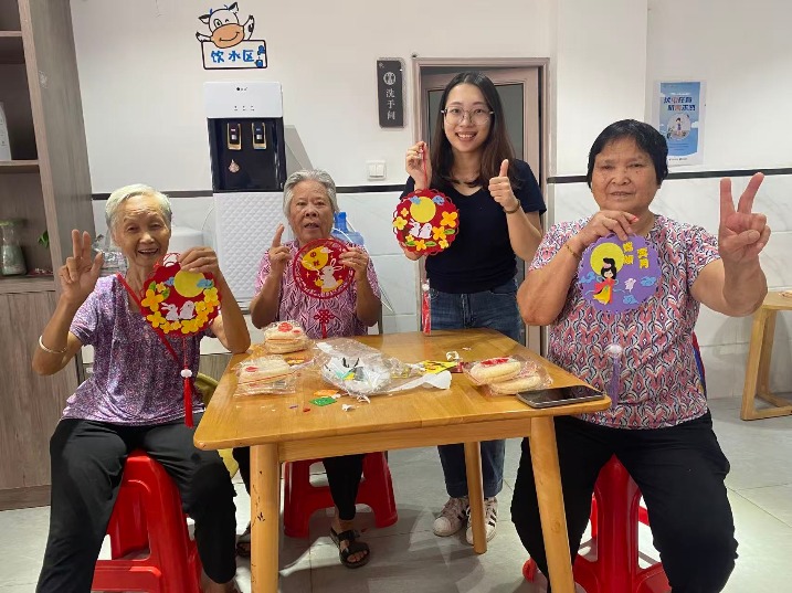 长者舒心、亲子欢乐！石排黄家壆社区 “双节” 活动绘就幸福图景