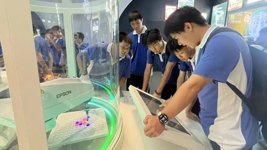 深圳体校千名师生走进深圳科技馆，体验“未来训练场”