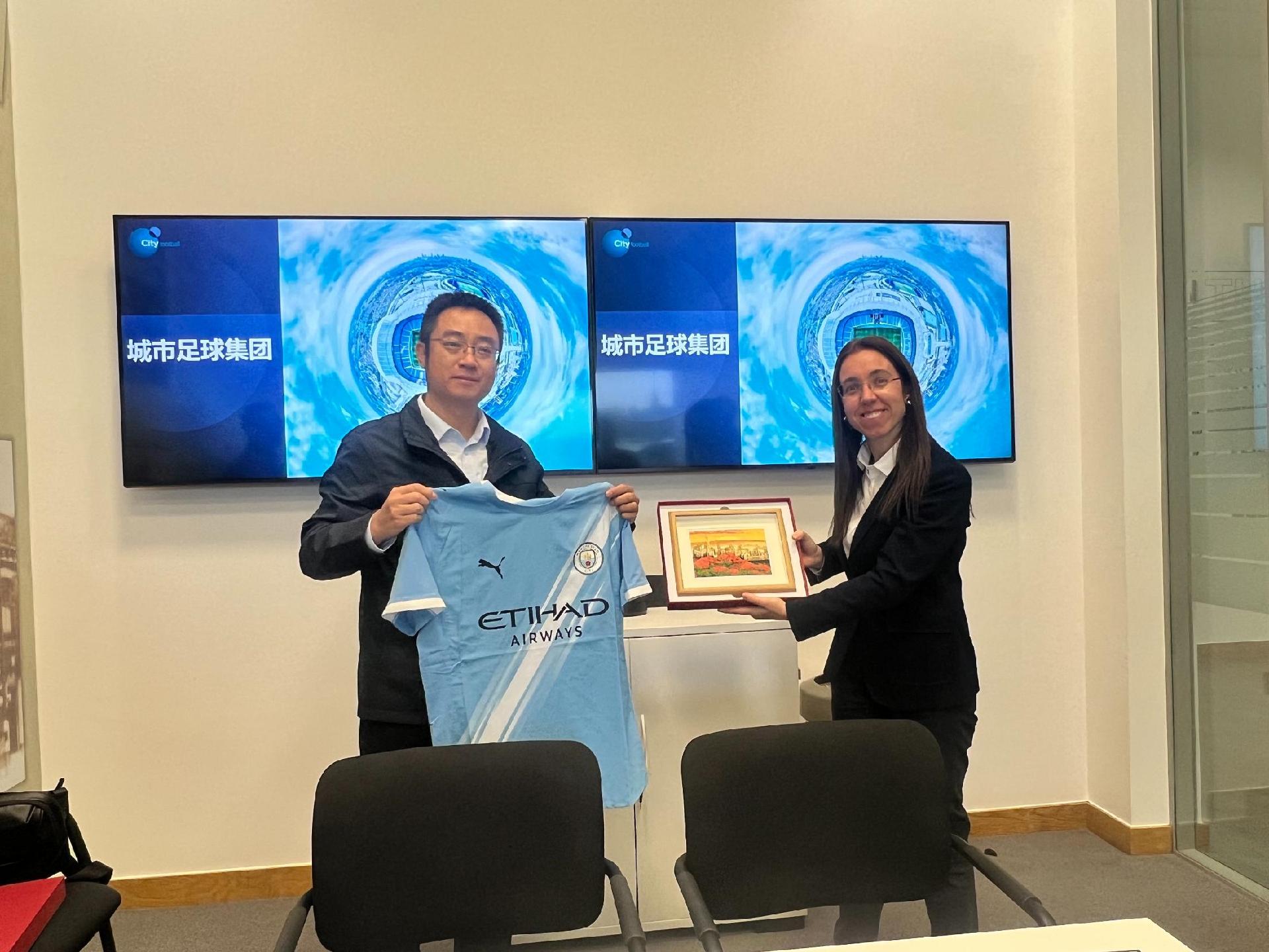 龙华区与城市足球集团签署战略合作协议,共筑青少年足球发展新高地