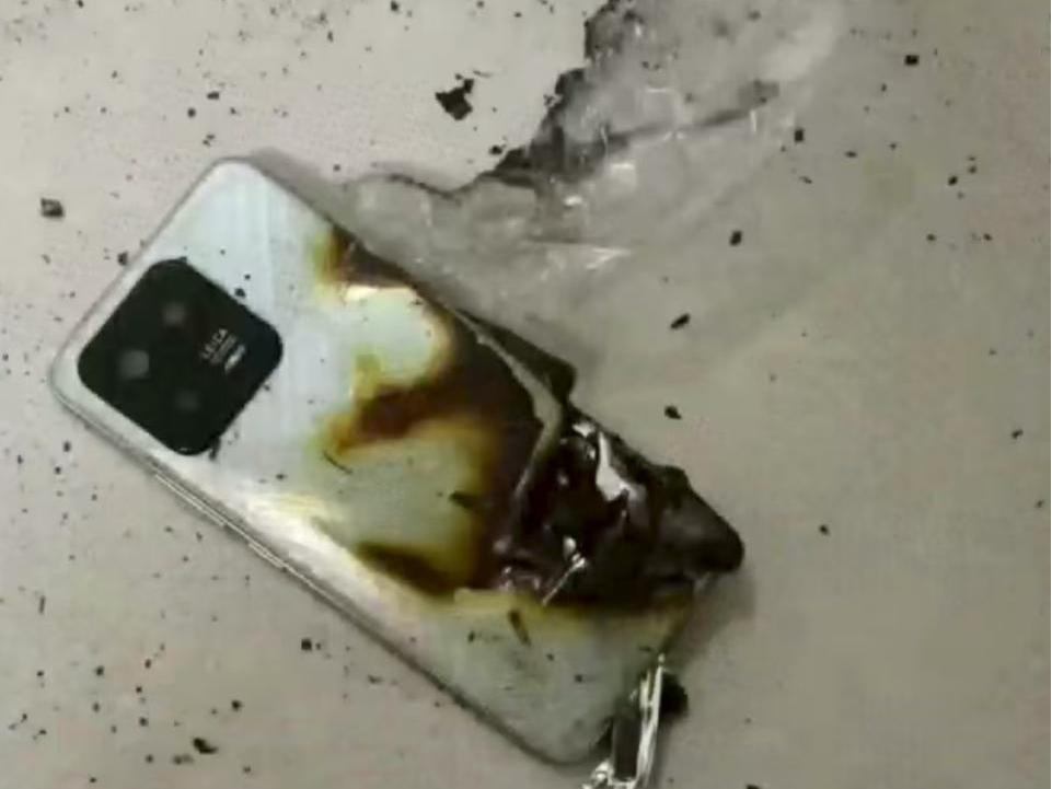 小米手机突然爆炸致3岁男童受伤，涉事机型上市不足3年