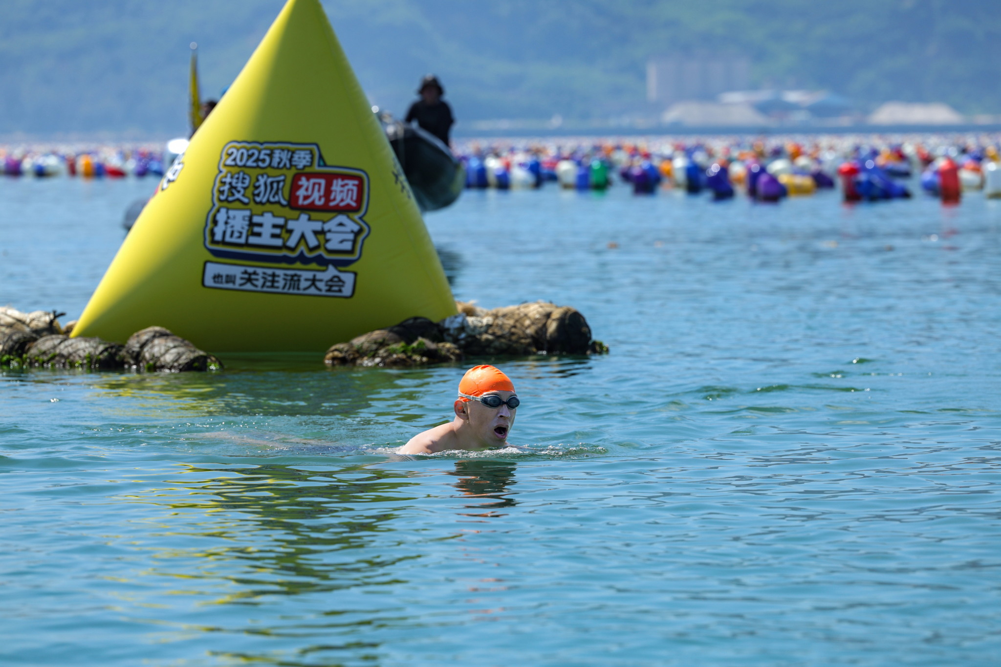 为十五运会 “预热”，张朝阳成功横渡南澳岛-饶平海湾