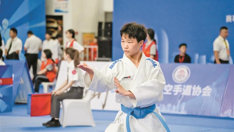 4名队员获评“国家一级运动员”！龙华中学空手道队全国赛载誉归来