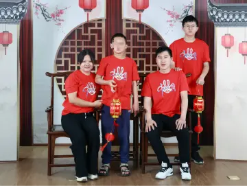 年度爱心家庭 | 梁小霞家庭：一间公益教室，守护一群“星星的孩子”