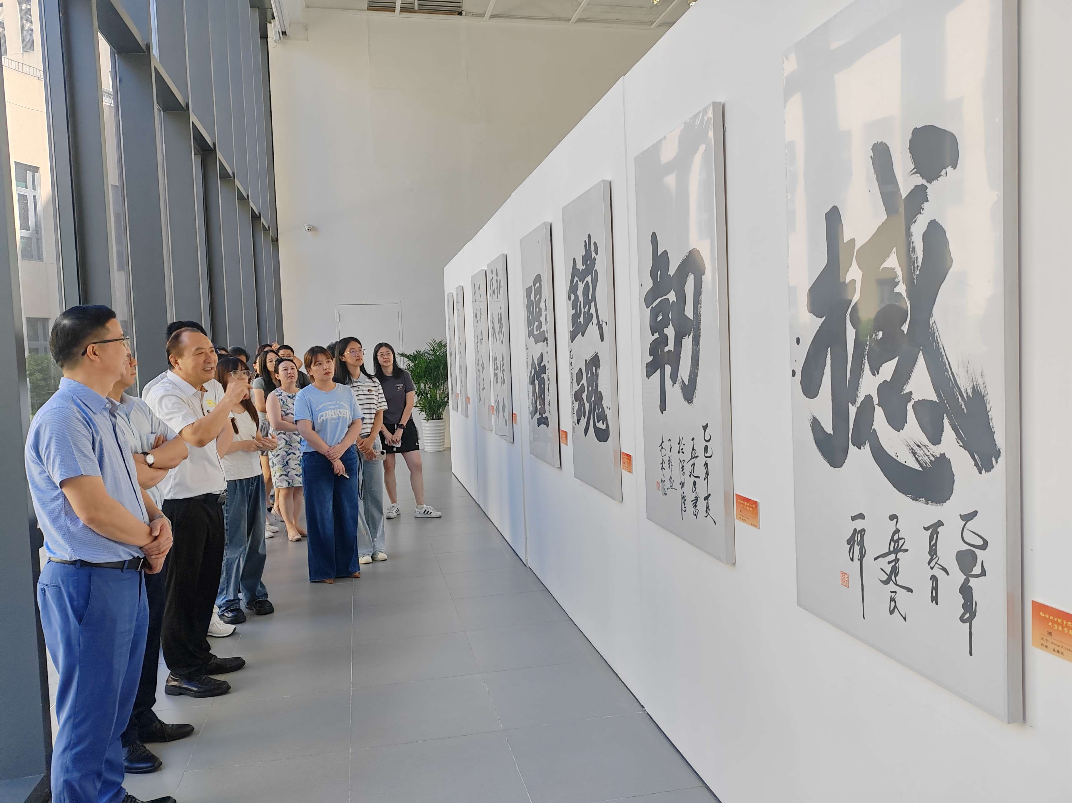 专访策展人操应旺：书法铭史，墨韵传薪，展现抗战精神与学者风范