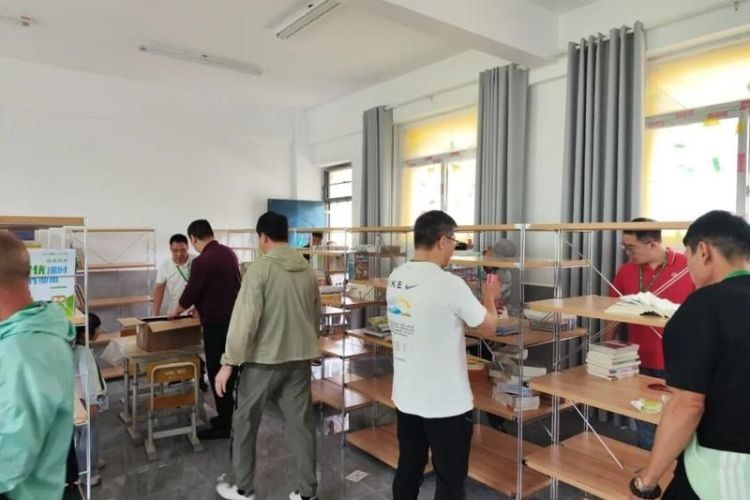 跨越山海传书香，小榄爱心组织到贵州省六盘水市盘州市石脑小学捐建图书室
