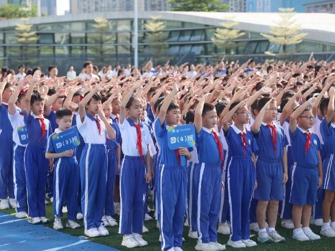扣好人生第一粒扣子！宝安学子启航新征程