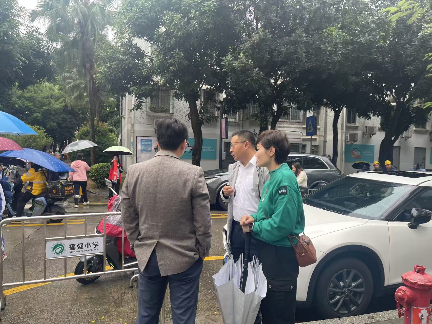 益田百米风雨连廊：搭起群众“安心路”，护航孩子上学路
