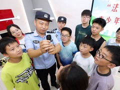 孩子戴表，家长心累：电话手表真的护娃吗？