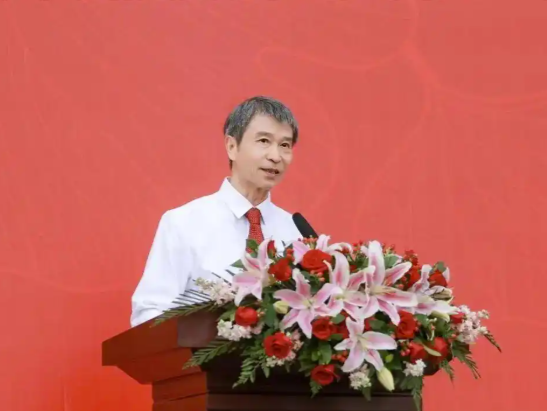 读特热评 | 3万多条短信一一回复，“校长直达”的关心多多益善