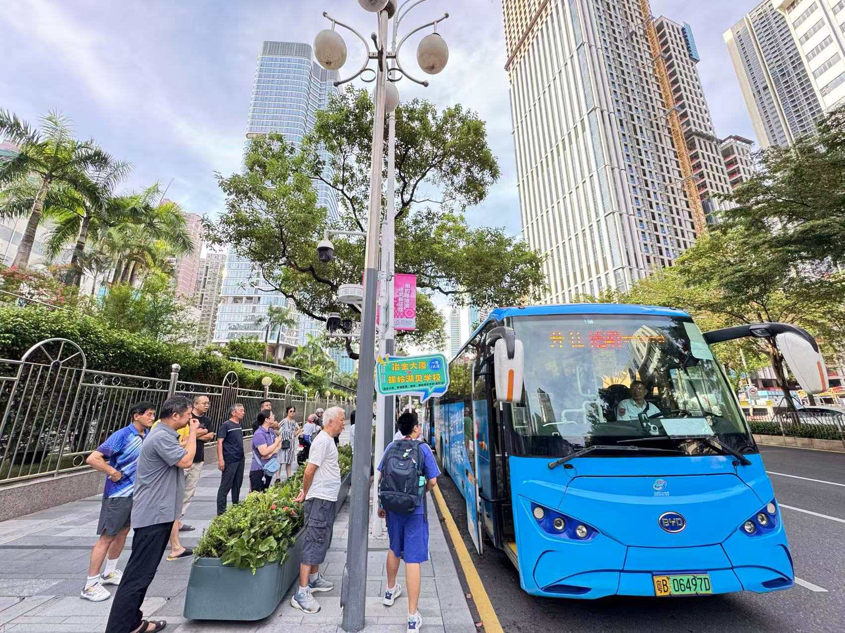 您的需求我安排：螺岭湖贝校区通学定制巴士让孩子每天多睡10分钟