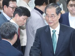 韩国前总理韩德洙将首次出庭受审　法院批准直播