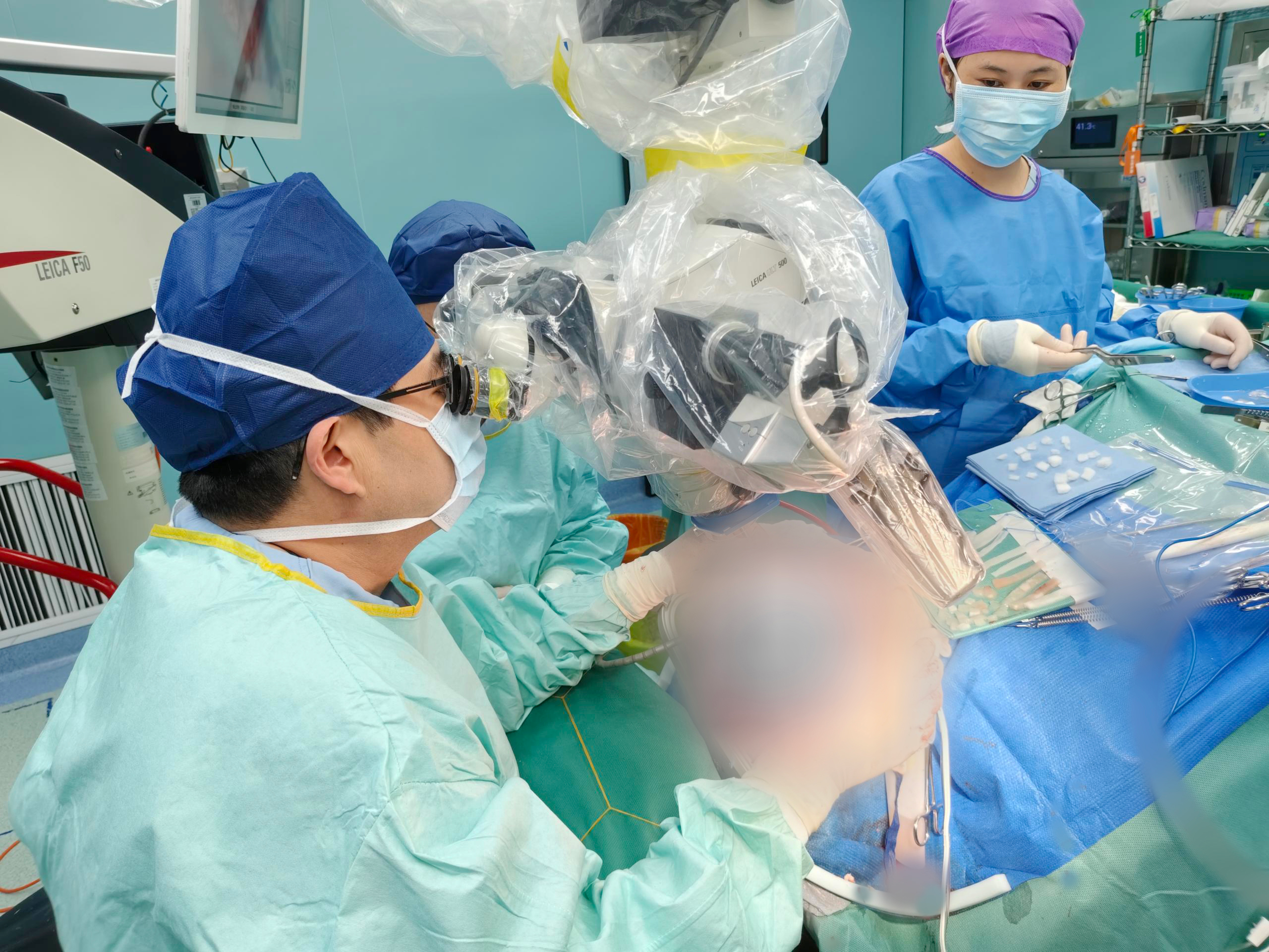 女子凌晨头晕头痛！这家医院历经7小时为患者颅内“拆弹”