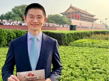 外资代表何逸舟：现场观礼九三阅兵深切感受到中华民族自强的底气