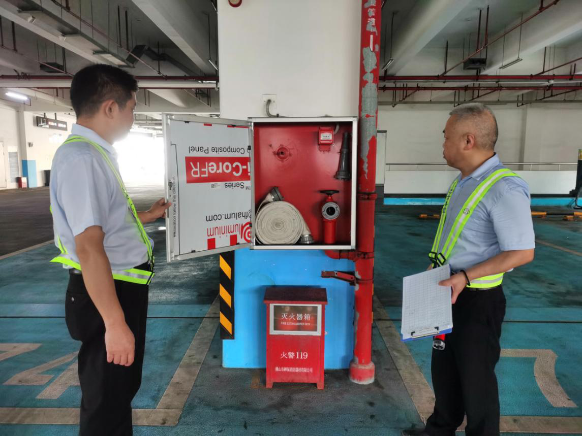 战台风保安全，深巴前湾车队护航市民出行