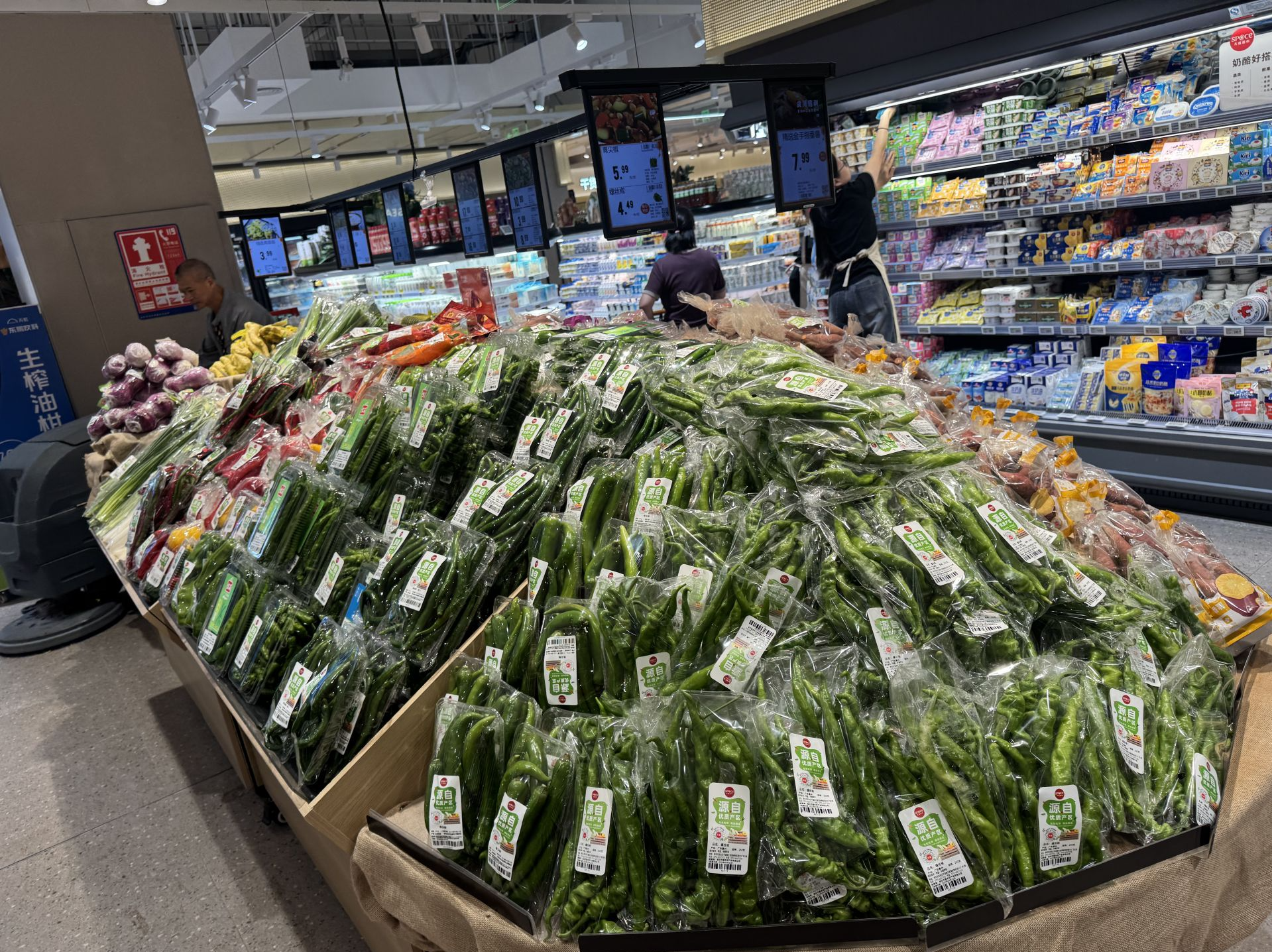 “菜篮子”管够！记者直击深圳各大市场、商场→