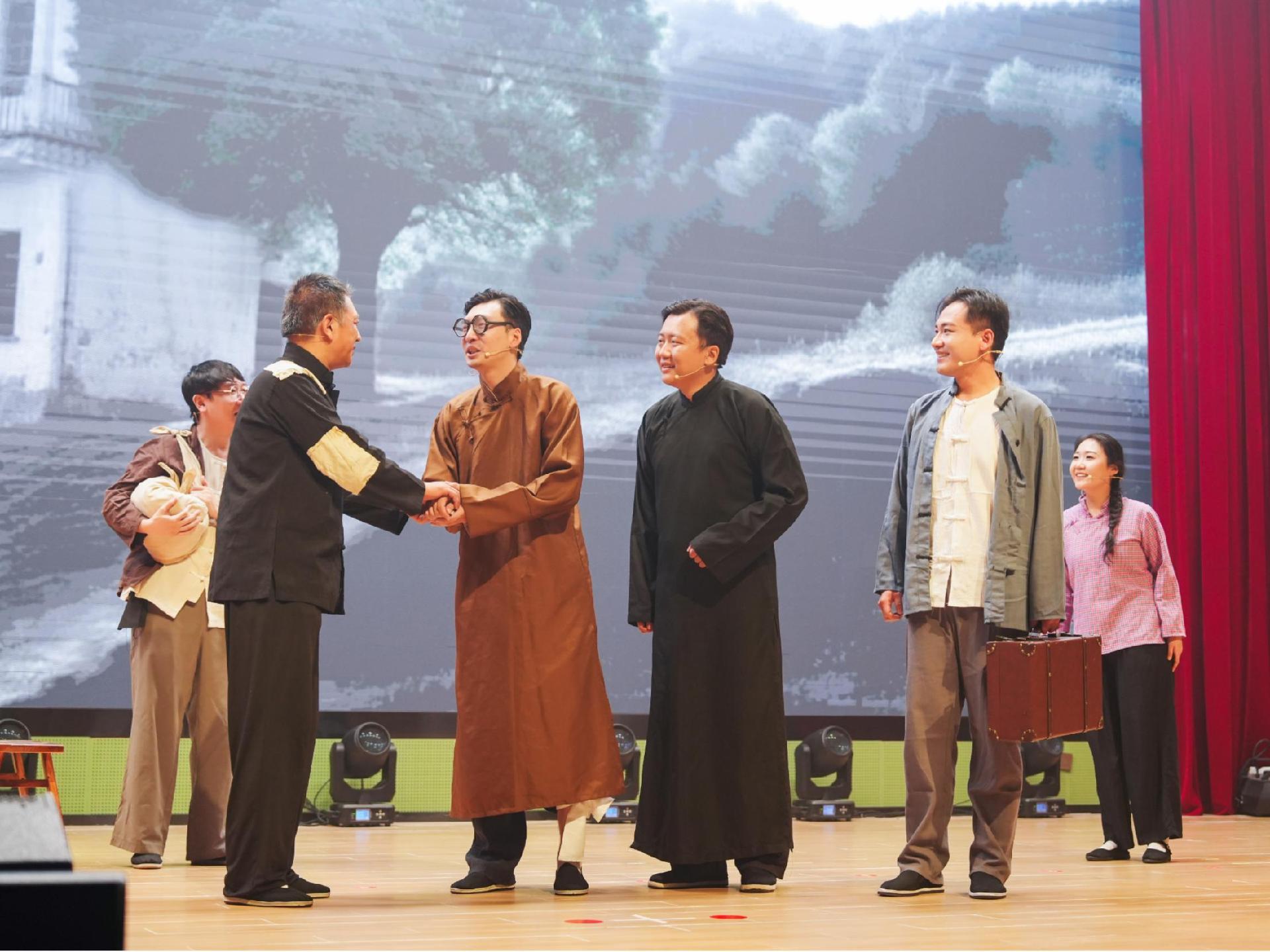 共建精神家园,民治《烽火驿站》首演暨“荣誉村民”授予仪式举行