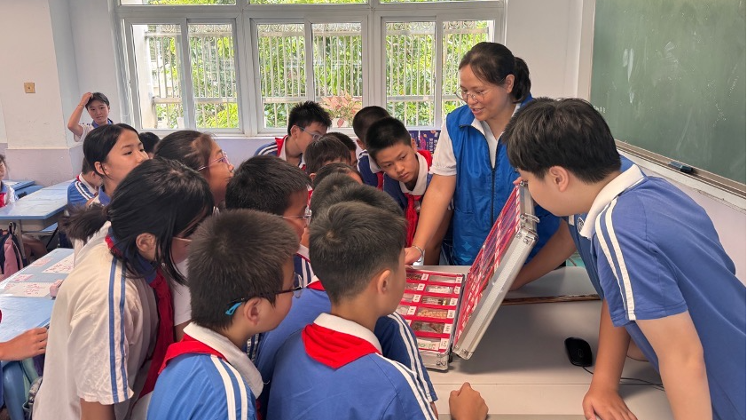 讲解+互动+宣誓!宝安实验学校这堂禁毒课入脑入心