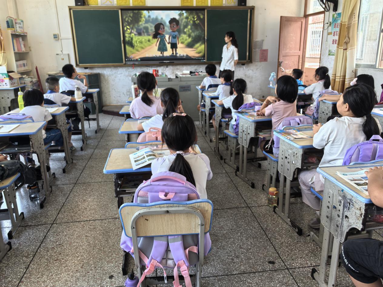 “博士课堂”走进波溪小学，AI赋能汕头仙城镇“教育+治理”推动乡村人居环境整治
