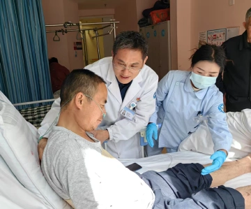 年度爱心人物 | 钟承华：缺氧不缺精神，海拔高境界更高
