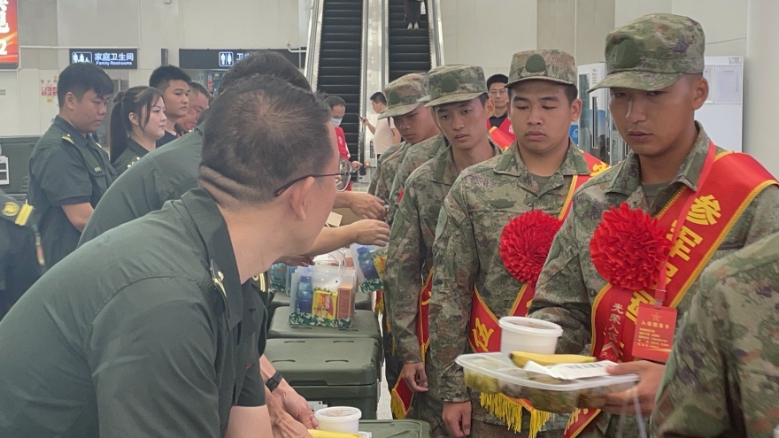 深圳军供站暖心护航新兵入伍“第一站”