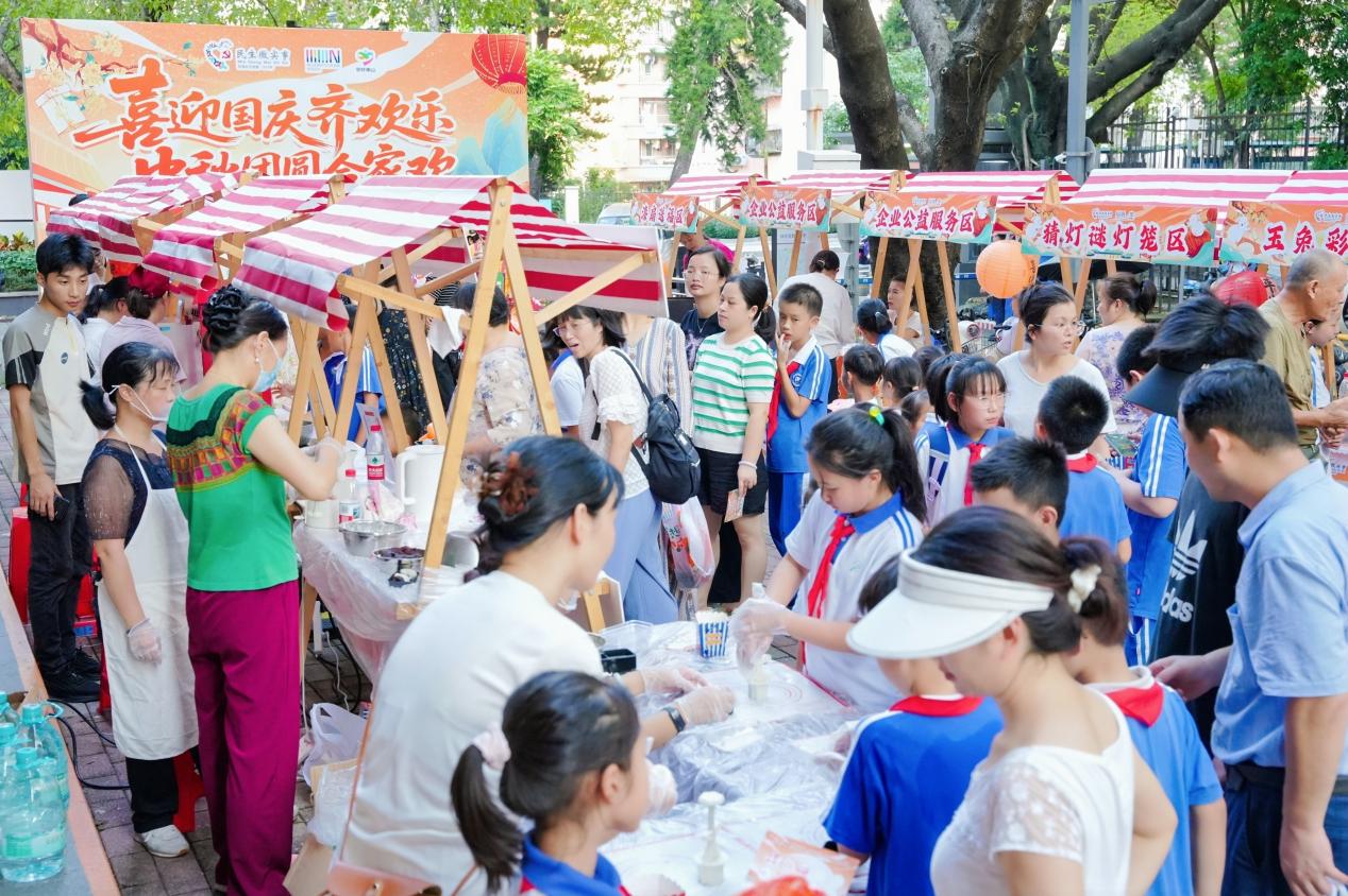 南山招商街道四海社区举行“双节”同庆市集