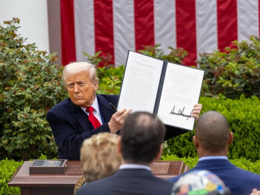 事关1万亿美元，美最高法院11月审议政府关税合法性