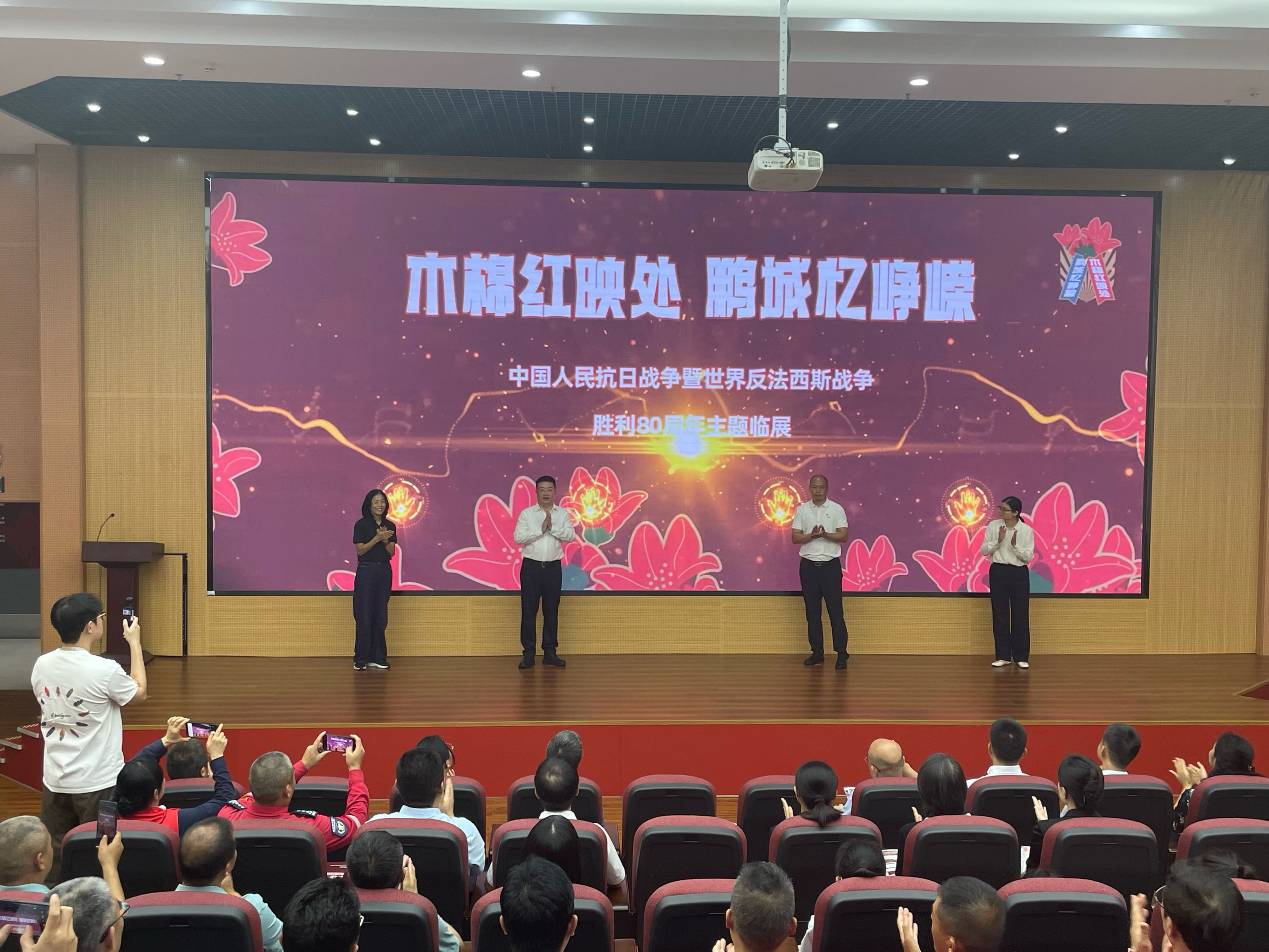 “木棉红映处 鹏城忆峥嵘”主题临展启动