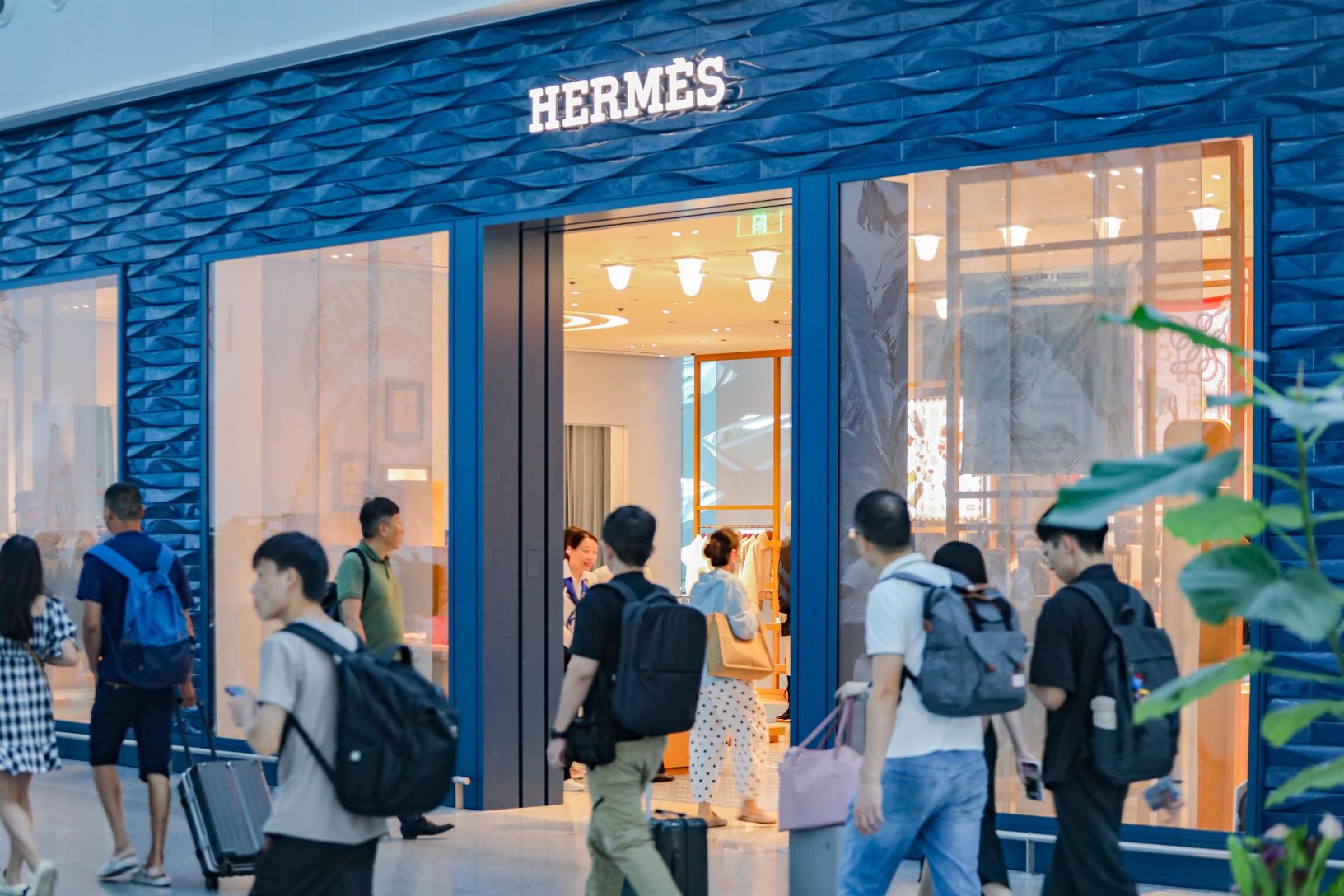 爱马仕国内机场首家直营店开业，深圳机场航站楼国际化品牌矩阵再升级