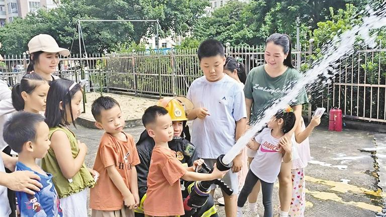 公式陶元社区：亲子消防体验 让安全教育“活”起来