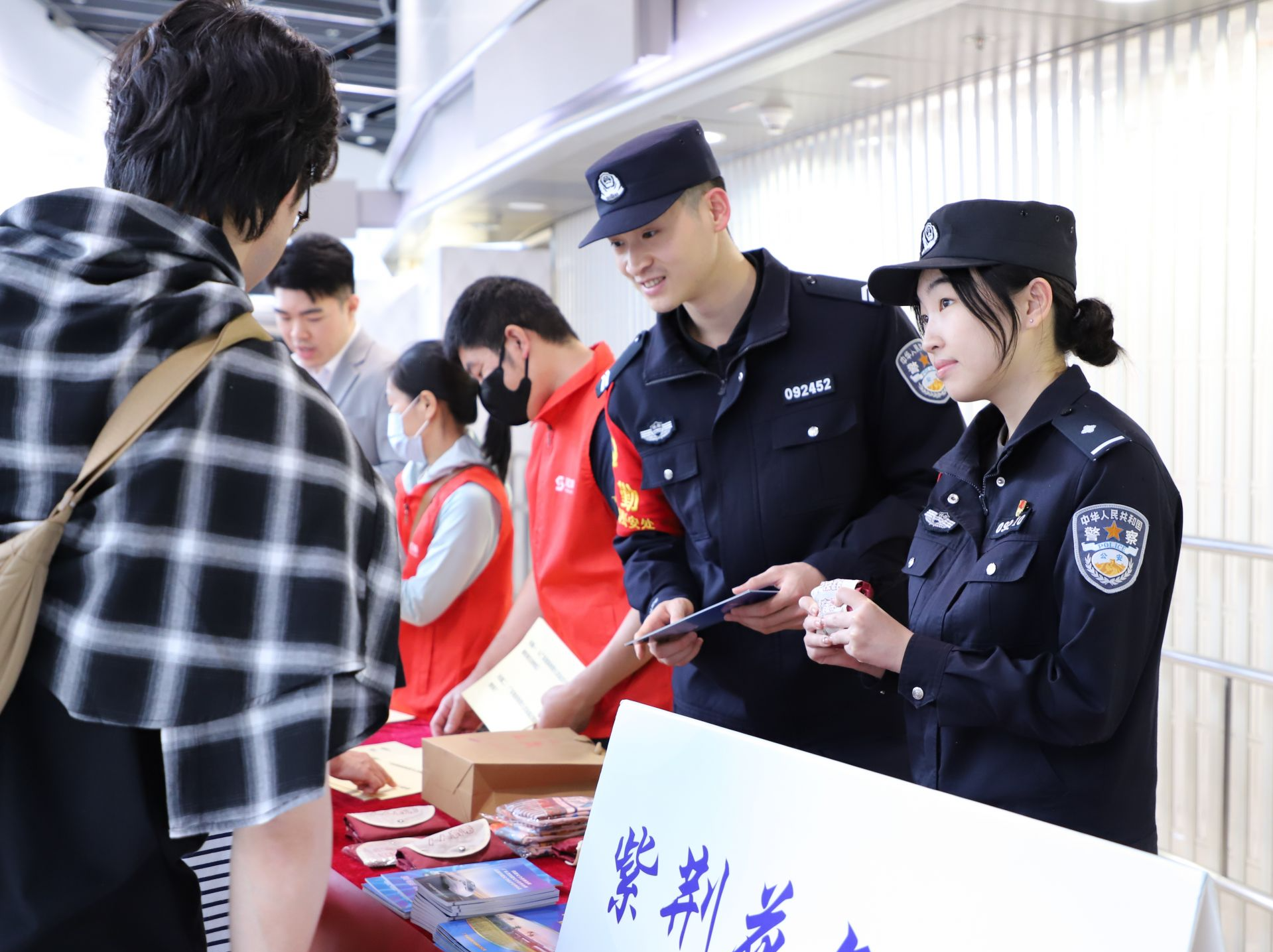 最强台风“桦加沙”来袭 西九龙边检站多举措保障口岸安全