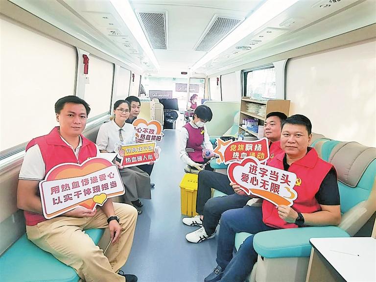 爱心人士为爱“举手”！河西社区开展无偿献血活动