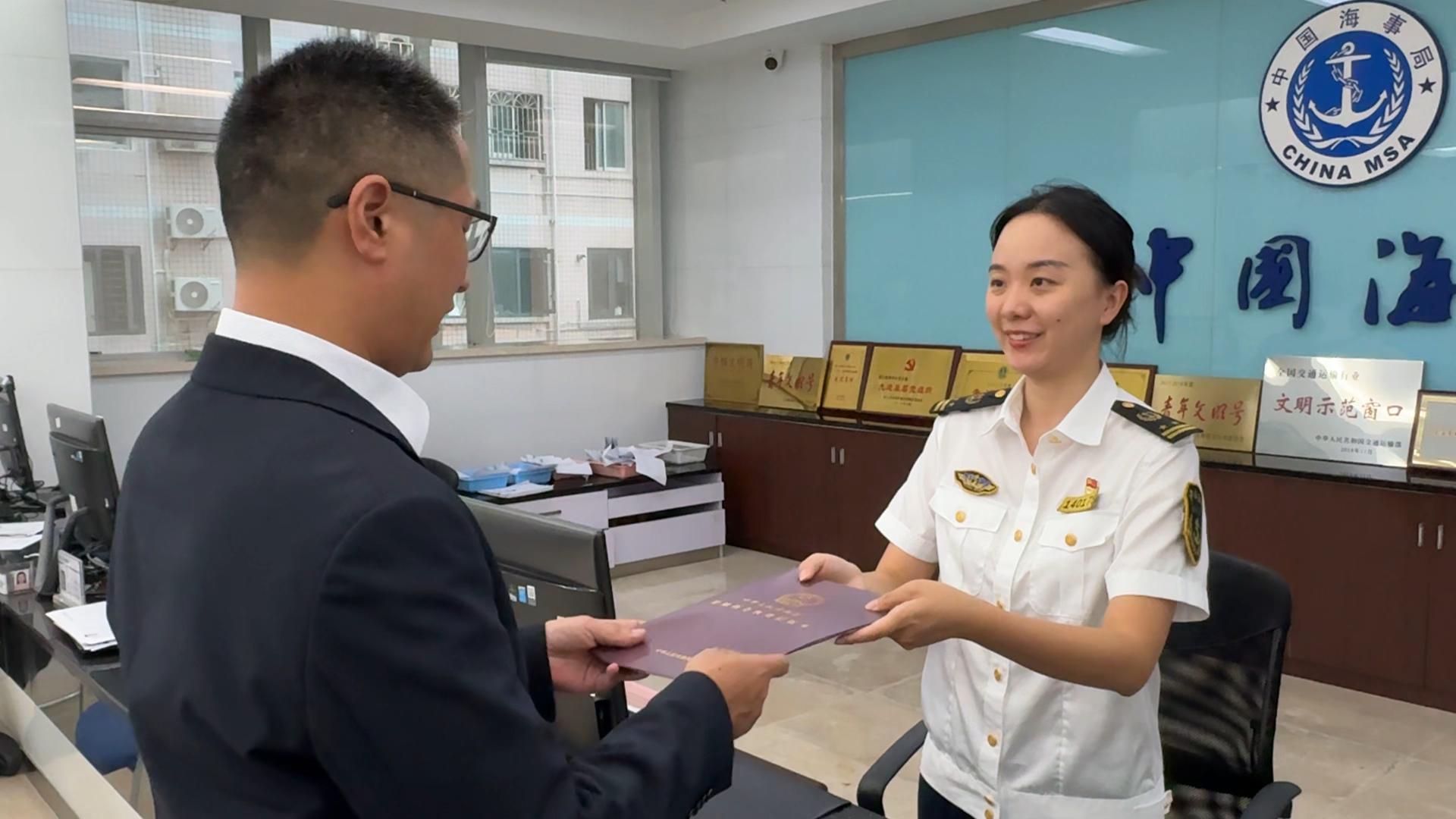 “多米诺骨牌”触发联动办理机制“船舶1小时转籍落户前海”首次实现