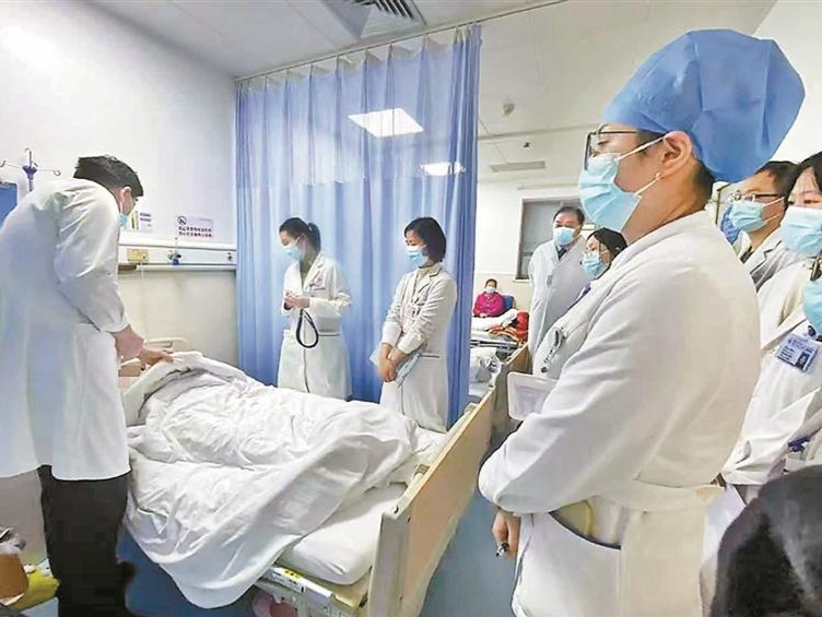 一份隔夜菜让他差点透析！医生提醒：出现这些症状不能拖