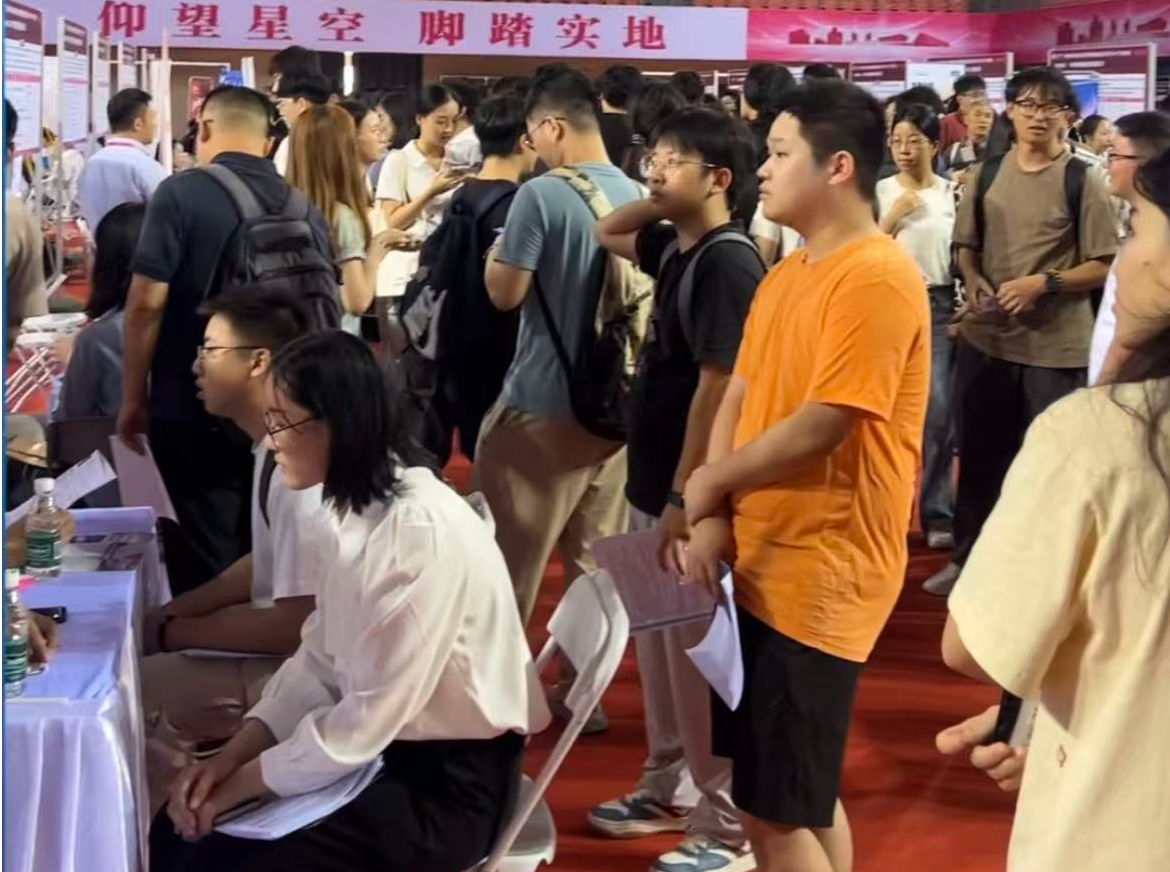 “20+8”战略性新兴产业招聘专场  60家企业齐聚深大广发英雄帖
