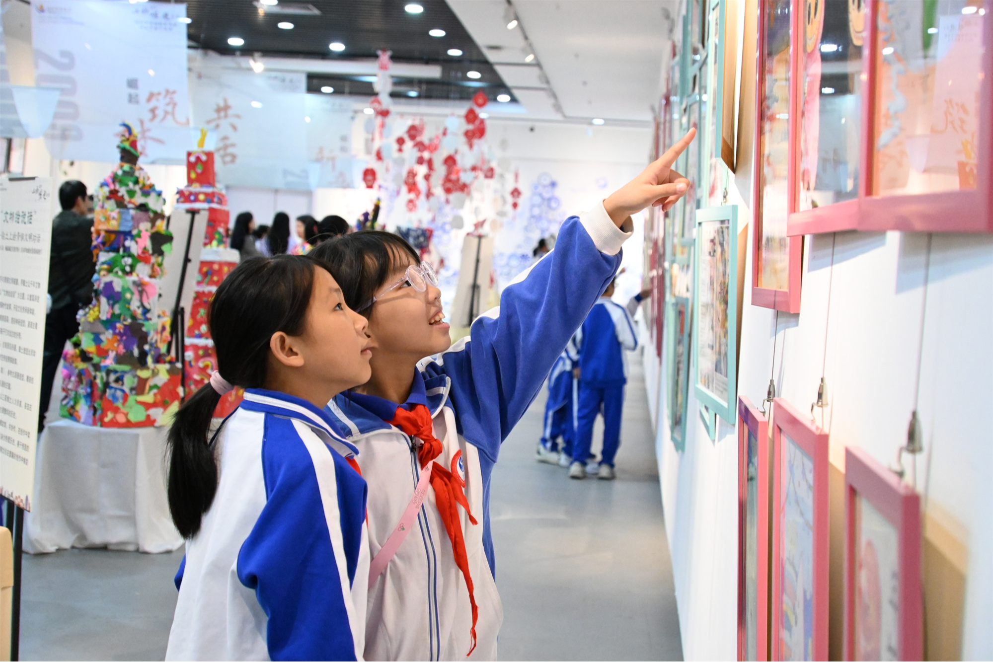 大放异彩，成果丰硕！翰墨丹青绘就崛起教育三秩韶华