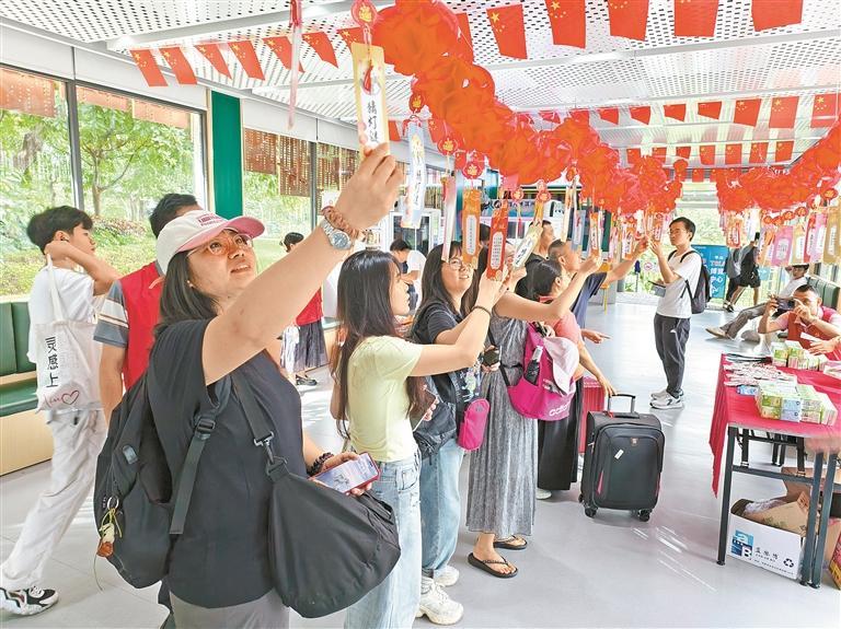 深中跨市公交加开20辆大巴 