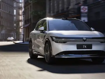 在港交付首月，极氪7X力压特斯拉Model Y成为香港中型SUV销冠丨车界