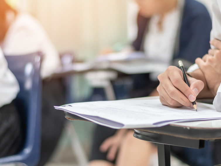 打破“35岁门槛”的首次国考：报名人数超350万创新高，前十岗位3个为税务系统