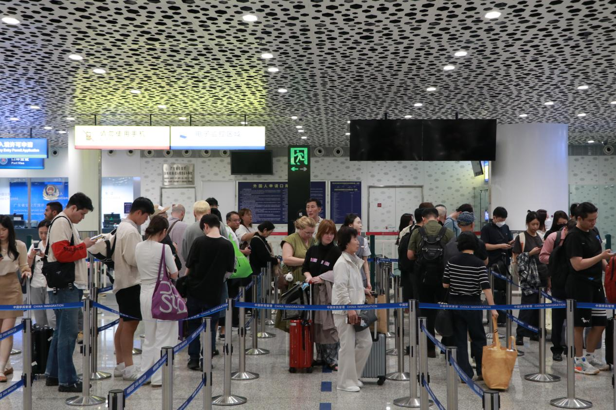 通关量突破500万人次！国庆假期深圳机场口岸客流量再创新高