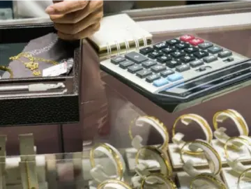 国内金饰价格涨破1200元/克！专家建议这样买黄金更稳妥→
