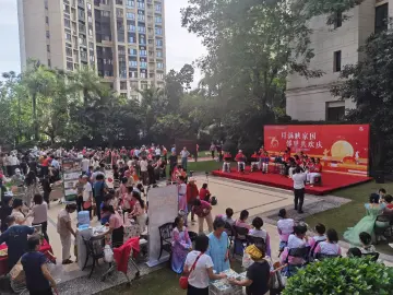鹿丹村社区开展邻里双节庆祝活动