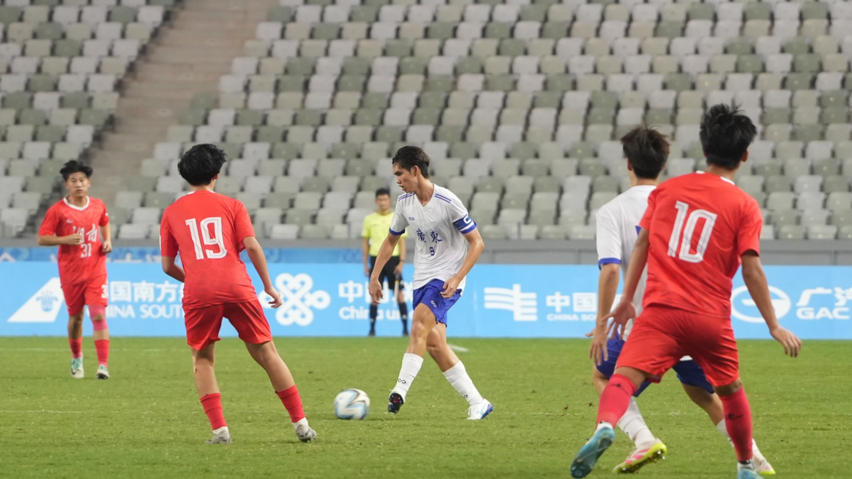 广东U18男足宝体大胜进八强 宝安小将潘锘均担任队长打满全场