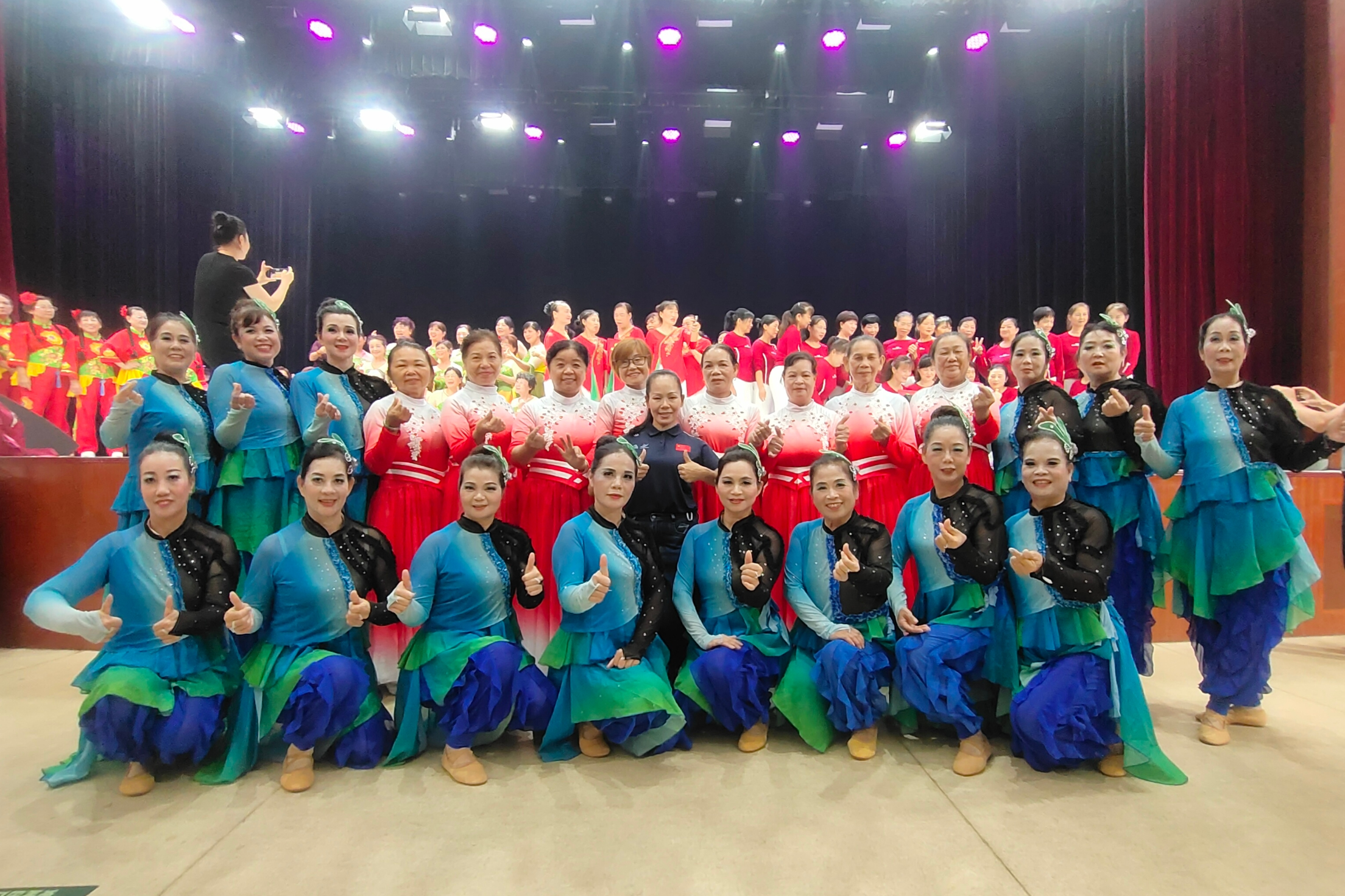 翩跹舞步,“舞”出融合新篇章!光明新湖云谷社区演绎科学城人文风景线