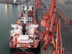 “检港快联”无缝衔接！120辆援建重型自卸车高效通关启运