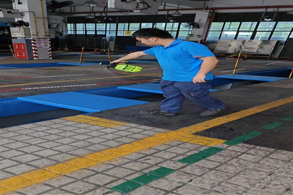 深巴公交维修车间开展基孔肯雅热疫情防控集中消杀专项行动