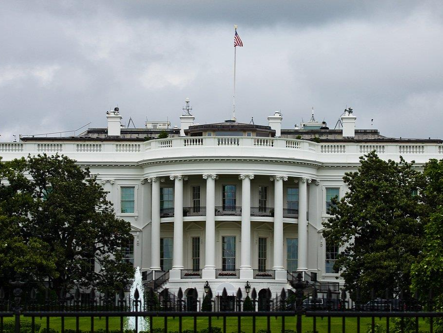 特朗普称即日起停止所有向哥伦比亚的付款 