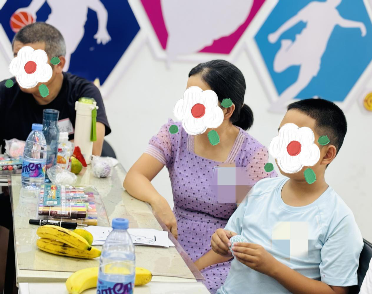 “星星美术梦”特殊儿童家长座谈会温暖开展