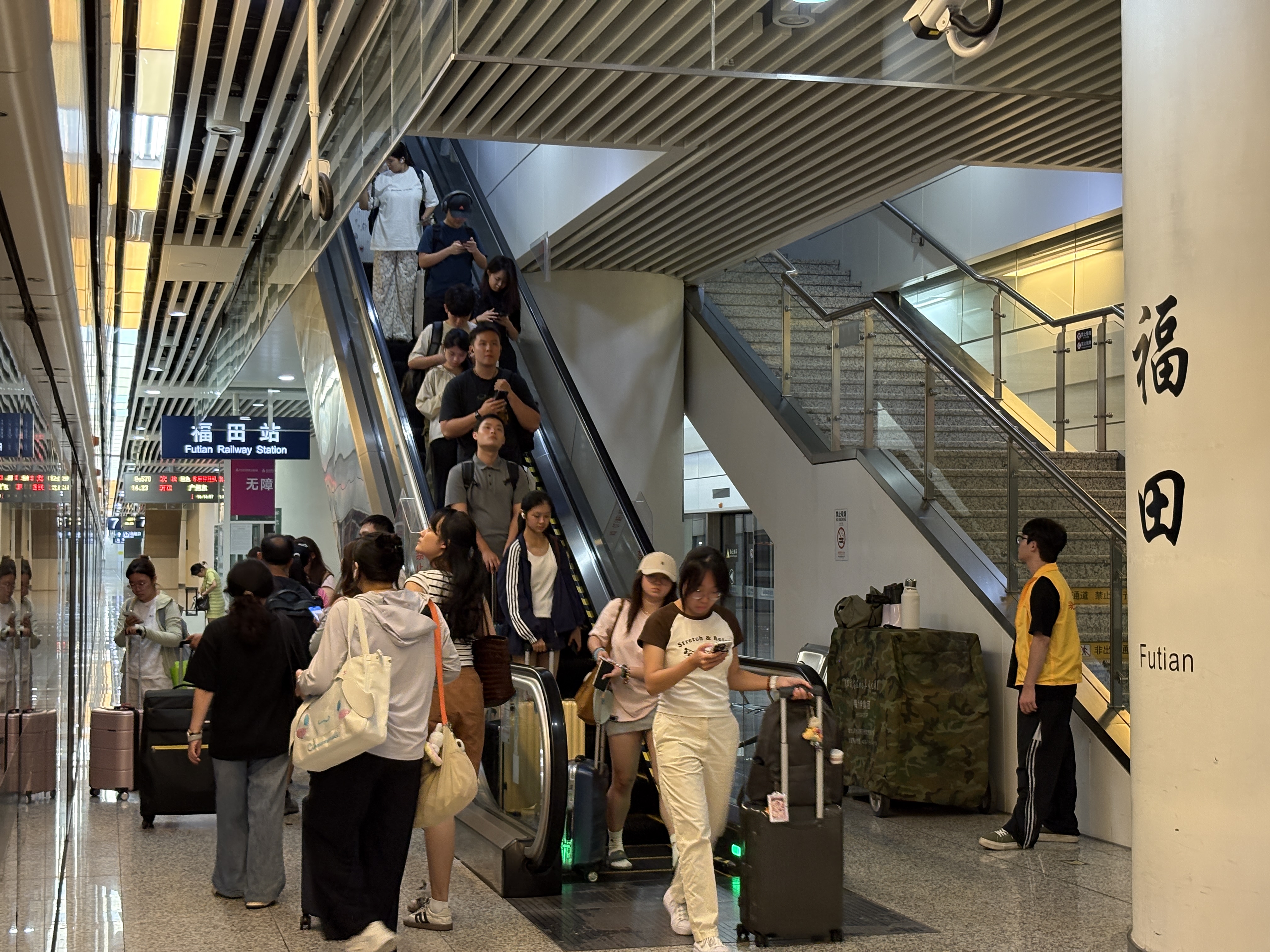 广深港高铁：双城奔赴的“中国速度”，今年运送跨境旅客已突破2425万人次