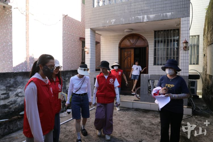 国庆我在岗｜烈日下的坚守：党员志愿者冲锋在前全力抗疫